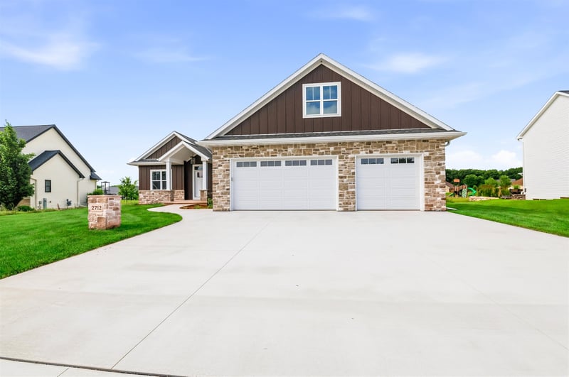 2712 Creekwood Cir, Green Bay, WI 54311