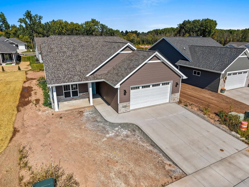 2334 Whispering Wind Ln, Howard, WI 54303