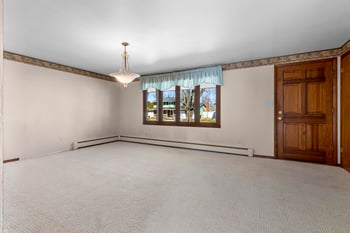 1281 Valley View Rd, Green Bay, WI 54304-4034