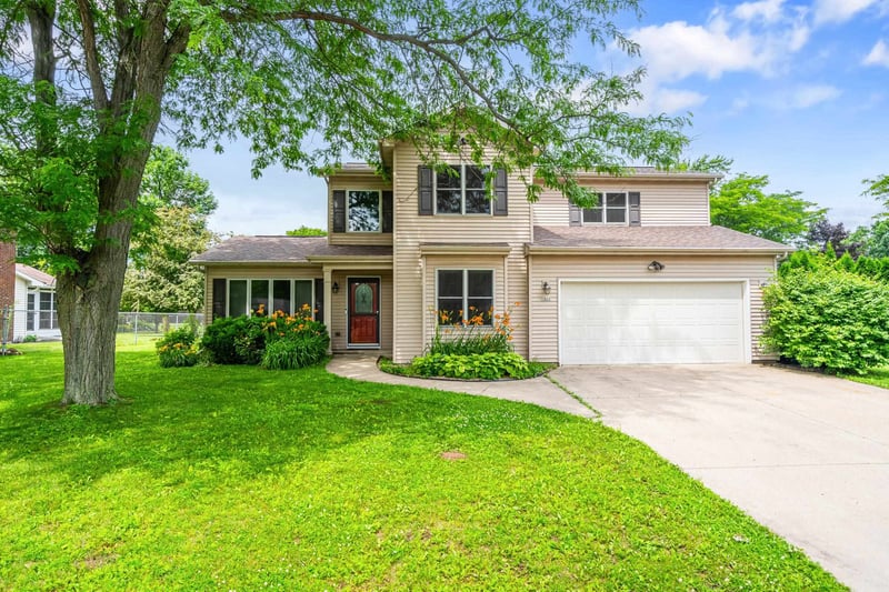 1325 Westhaven Dr, Oshkosh, WI 54904