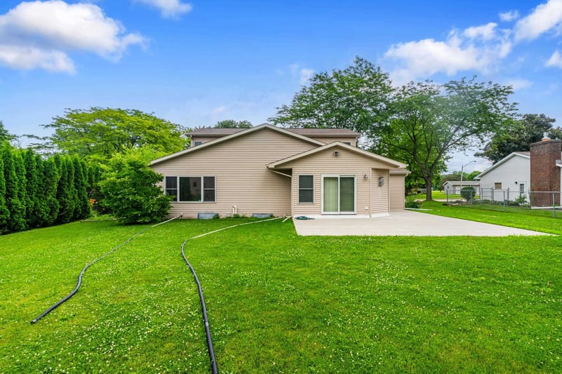 1325 Westhaven Dr, Oshkosh, WI 54904