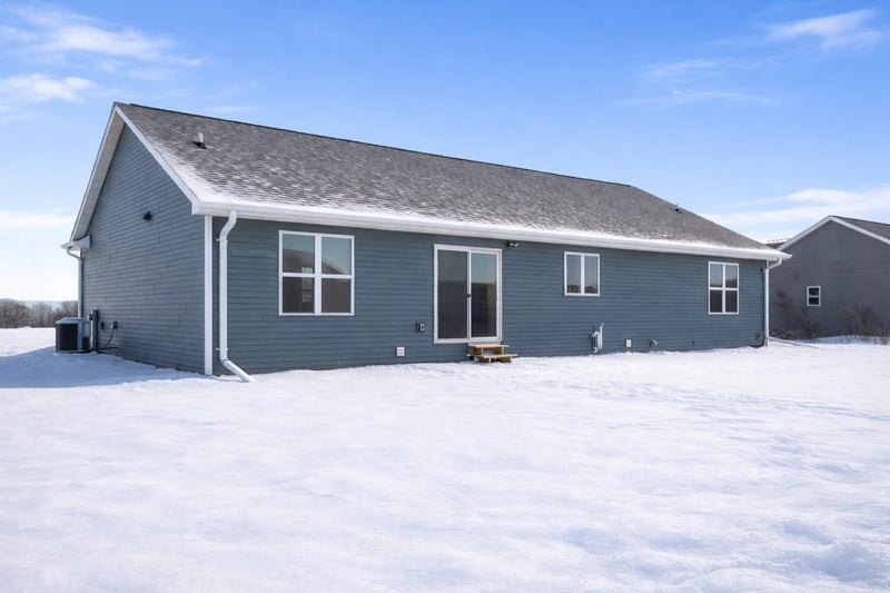2041 Bear Paw Trl, Kaukauna, WI 54130