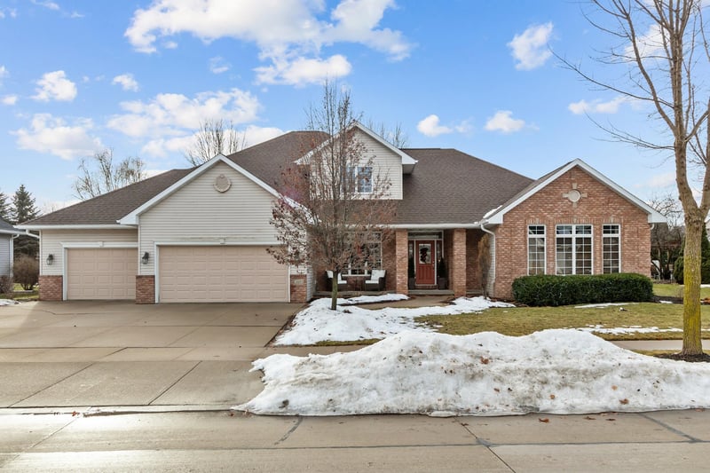 217 Wentworth Ln, Appleton, WI 54913
