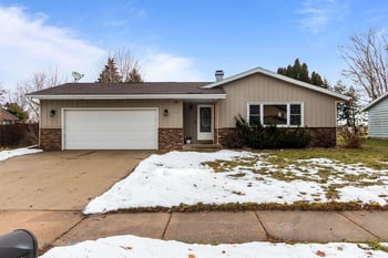 340 Westbrook Dr, Oshkosh, WI 54904-7823