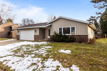 340 Westbrook Dr, Oshkosh, WI 54904-7823