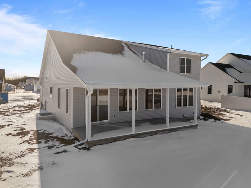 W5826 Roundstone Pl, Menasha, WI 54952