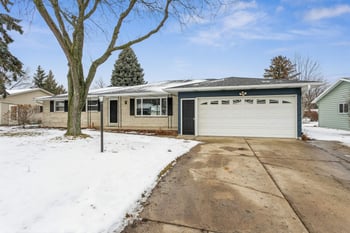 1482 Commanche Ave, Green Bay, WI 54313-5968