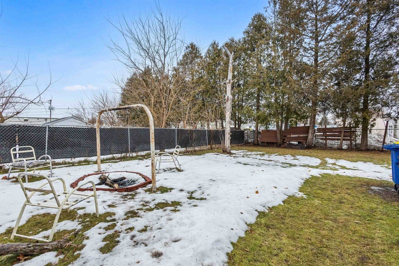 1463 Eastman Ave, Green Bay, WI 54302-1945