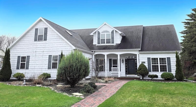 825 Yorkshire Rd, Neenah, WI 54956