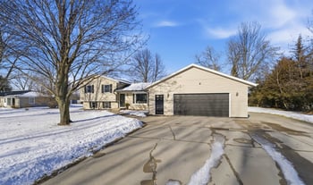 5696 Glendale Ave, Green Bay, WI 54313