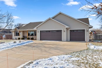 1615 Shallow Creek Ct, Green Bay, WI 54313