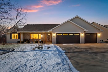 1615 Shallow Creek Ct, Green Bay, WI 54313