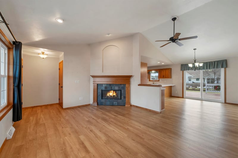 1225 Drews Dr, De Pere, WI 54115