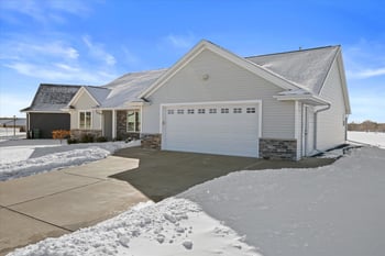 1735 Red Oak St, Green Bay, WI 54313