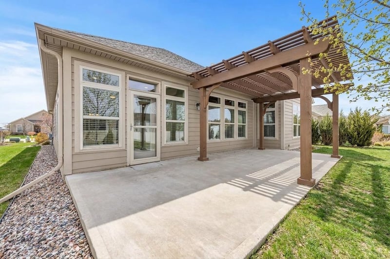 210 Bedford Rd, Green Bay, WI 54311-5623