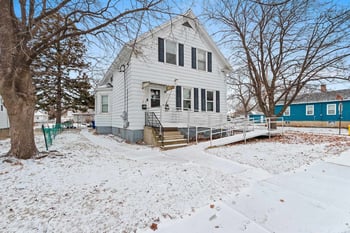 1367 Day St, Green Bay, WI 54302-1909