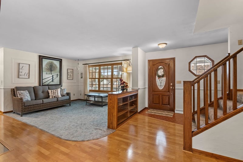 1007 Schabow St, Gresham, WI 54128