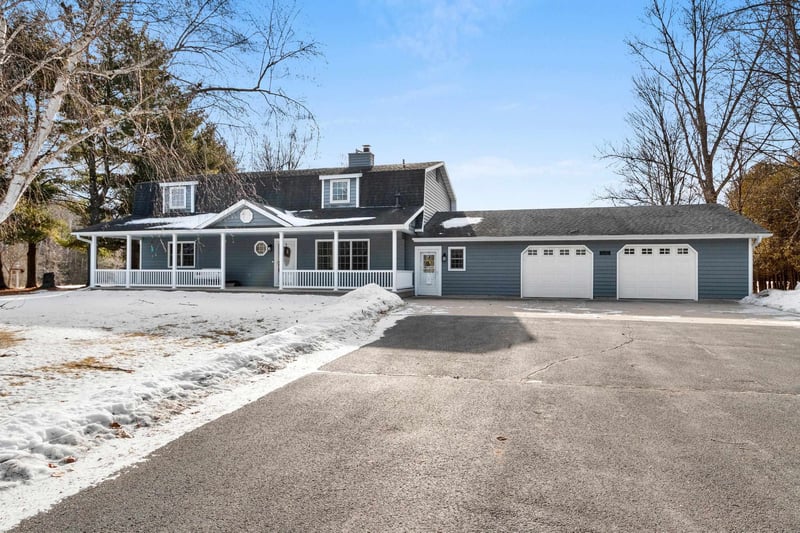 1007 Schabow St, Gresham, WI 54128