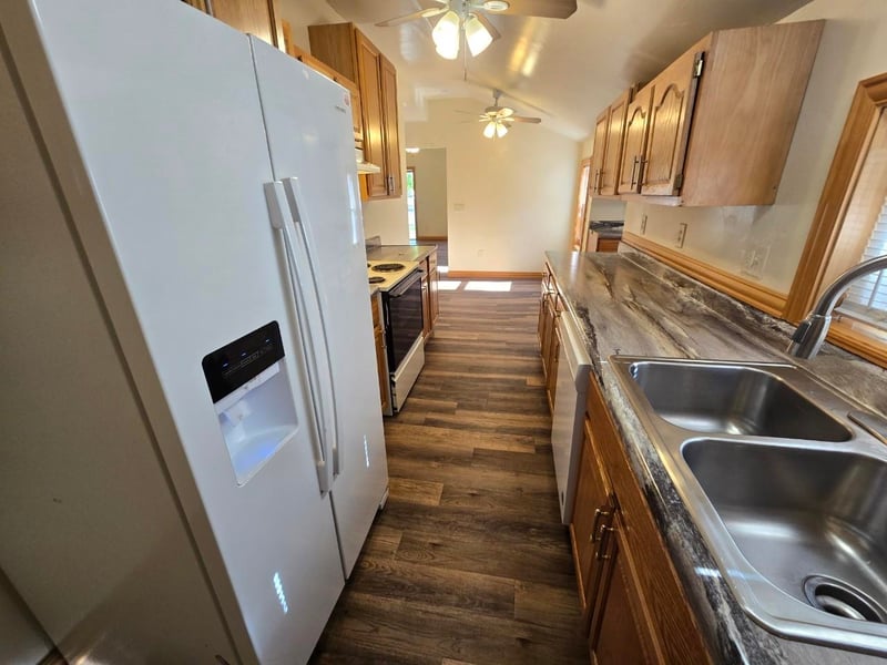 231 Center St, Shawano, WI 54166-2409