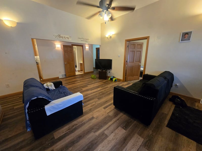 231 Center St, Shawano, WI 54166-2409