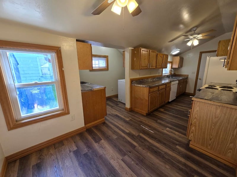 231 Center St, Shawano, WI 54166-2409