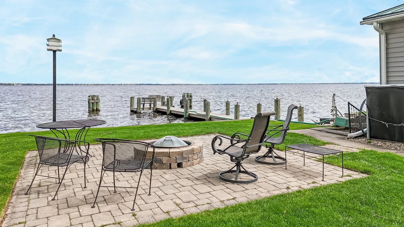 9302 Blanco Rd, Winneconne, WI 54986
