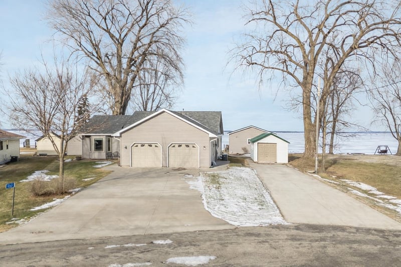 9302 Blanco Rd, Winneconne, WI 54986