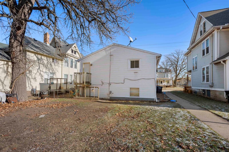 1007 Jackson St, Oshkosh, WI 54901