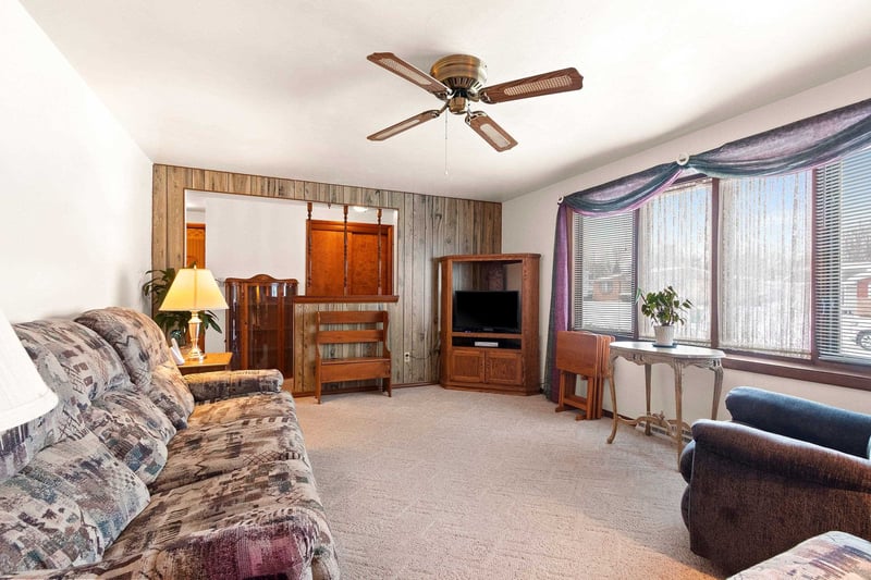 1713 Bentwood Dr, Green Bay, WI 54303