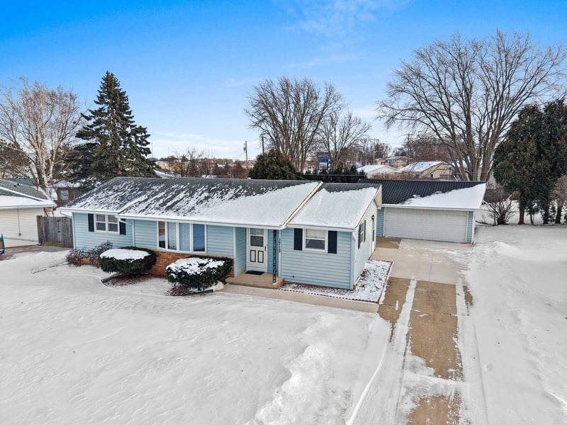 1713 Bentwood Dr, Green Bay, WI 54303