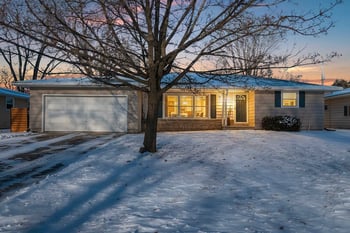 155 Custer Ct, Green Bay, WI 54301-1242