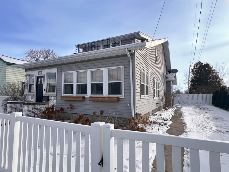 1221 Oshkosh Ave, Oshkosh, WI 54902-2630