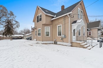 945 Velp Ave, Green Bay, WI 54303-3879