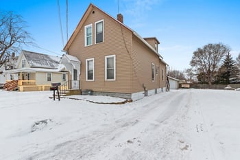 945 Velp Ave, Green Bay, WI 54303-3879
