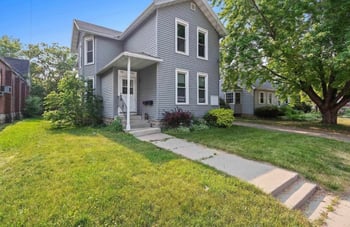 735 Jackson St, Oshkosh, WI 54901-4320