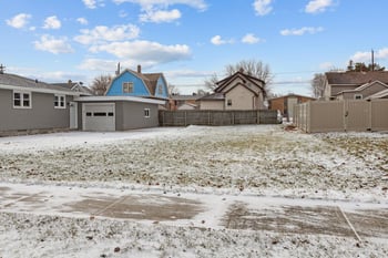 719 8th Ave, Oshkosh, WI 54902-5858