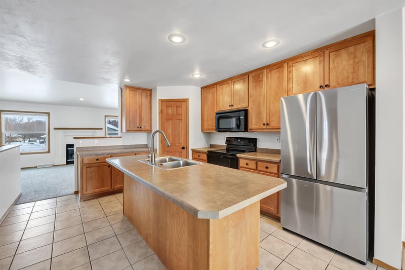 1926 River Hill Ct, Suamico, WI 54313