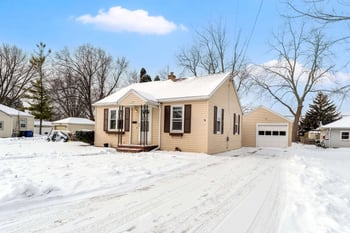 1327 Monroe St, Oshkosh, WI 54901-3935