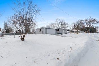 505 Bluebird Ln, Green Bay, WI 54303