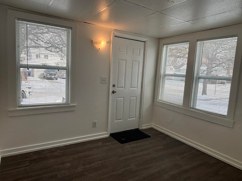 1028 Stuart St, Green Bay, WI 54301