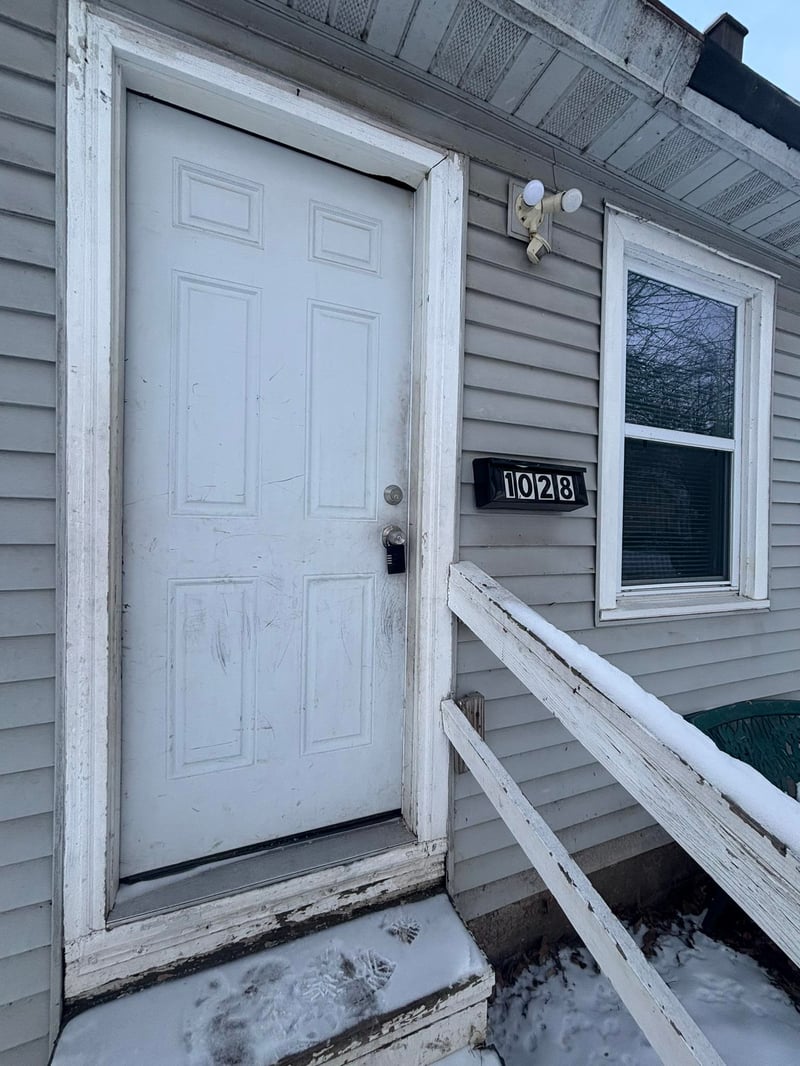 1028 Stuart St, Green Bay, WI 54301