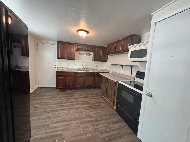 1028 Stuart St, Green Bay, WI 54301