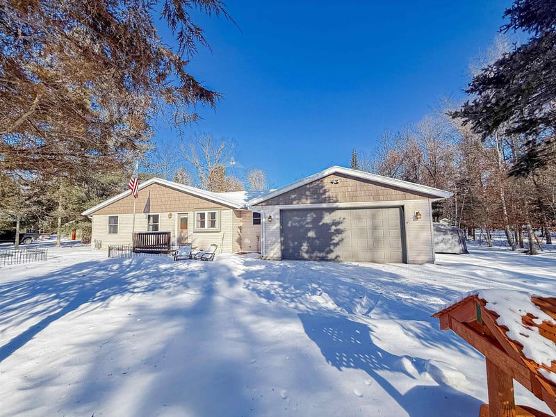 11664 Heyrman Dr, Crivitz, WI 54114