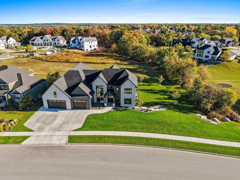 2011 Labyrinth Ln, De Pere, WI 54115