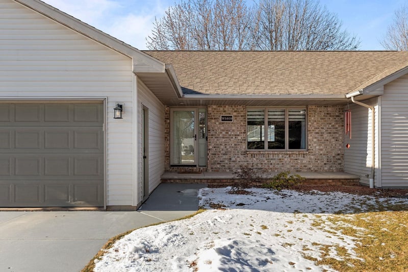 W5609 Jochmann Dr, Appleton, WI 54915-5203
