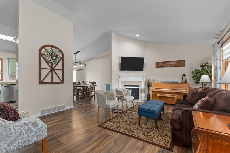 W5609 Jochmann Dr, Appleton, WI 54915-5203