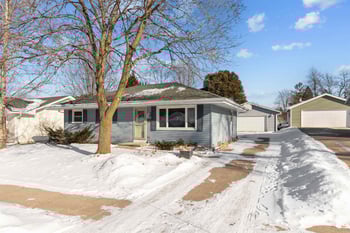 1674 Thornton Dr, Oshkosh, WI 54904