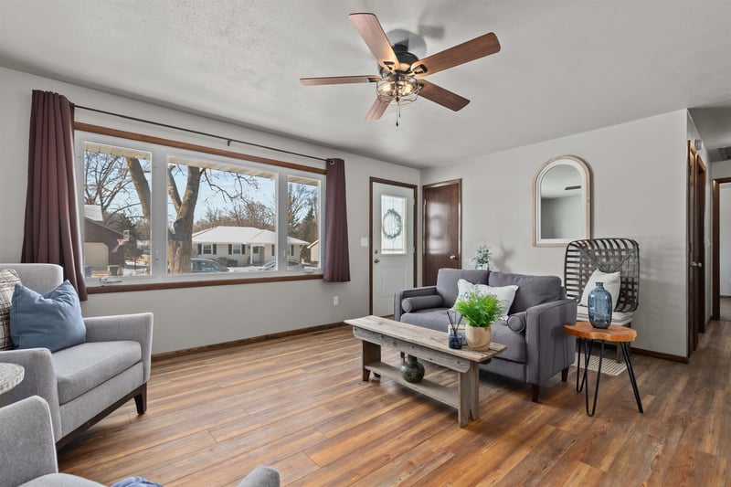 1674 Thornton Dr, Oshkosh, WI 54904