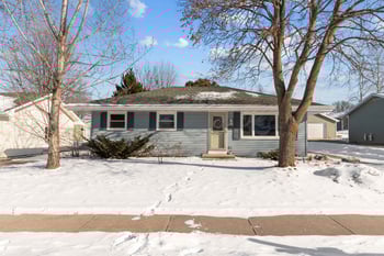 1674 Thornton Dr, Oshkosh, WI 54904