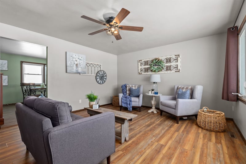 1674 Thornton Dr, Oshkosh, WI 54904